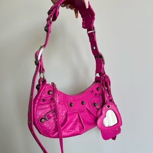 - Balenciaga Le Cagole XS bag in Lipstick